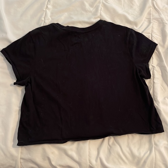 3 various crop tops - Picture 6 of 6